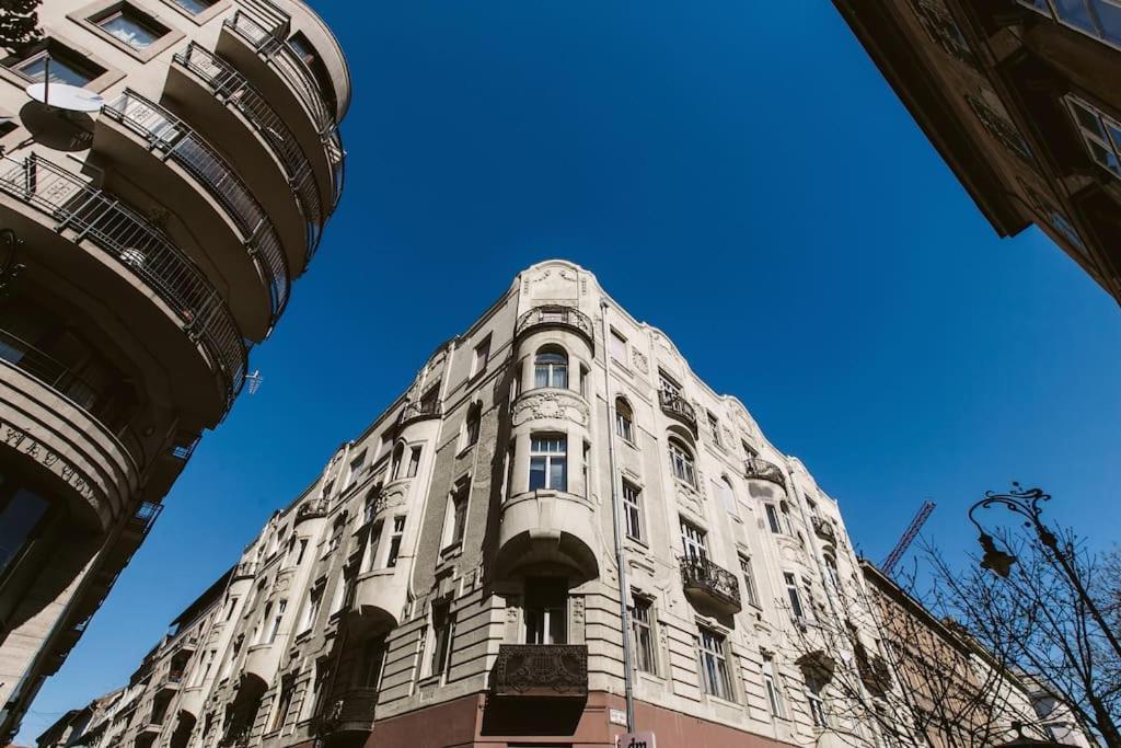 Lovely Purplish Apartment Heart Of The City Budapest Exterior foto